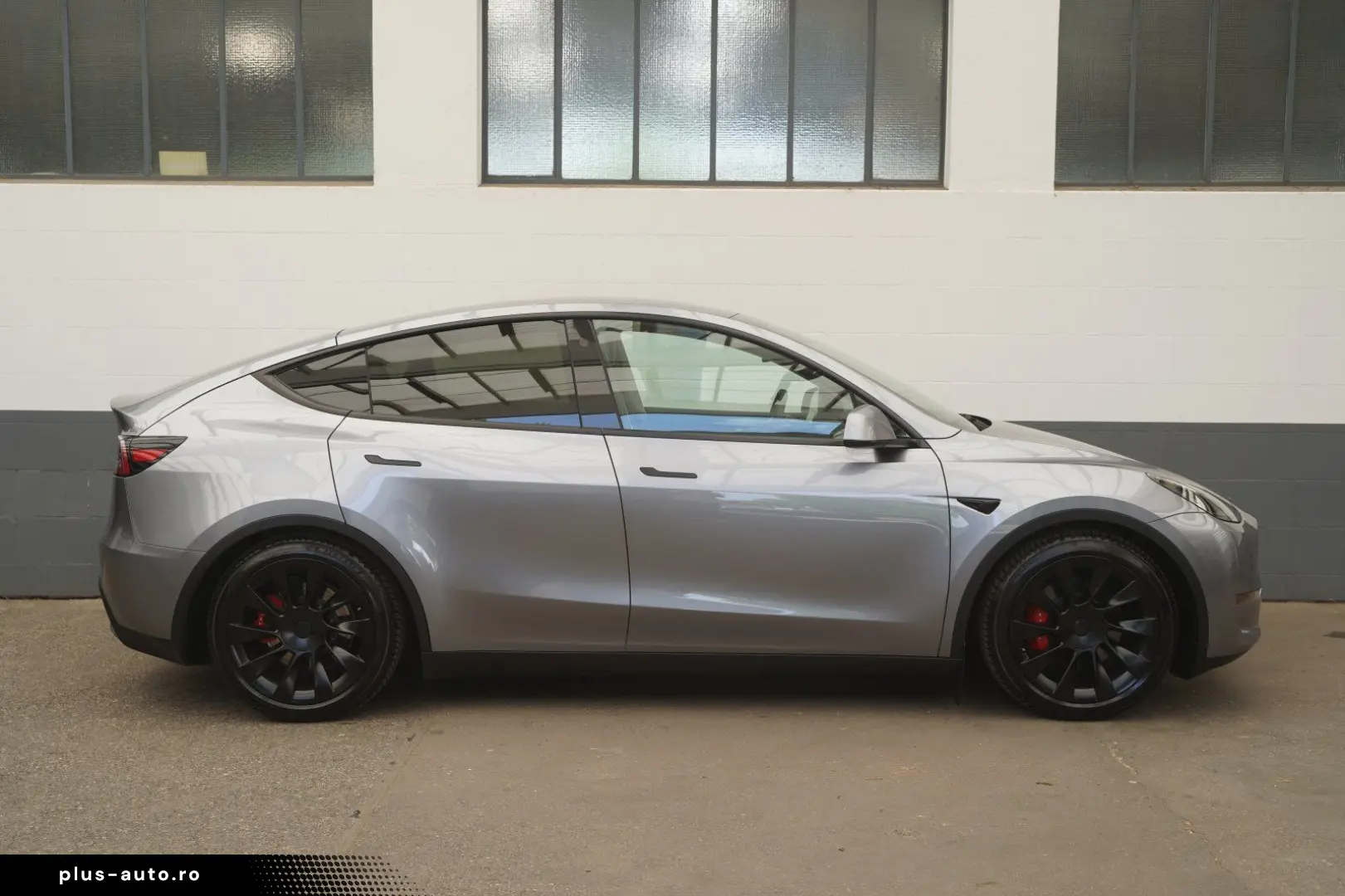 TESLA Model Y Long Range AWD  20-Zoll AHK