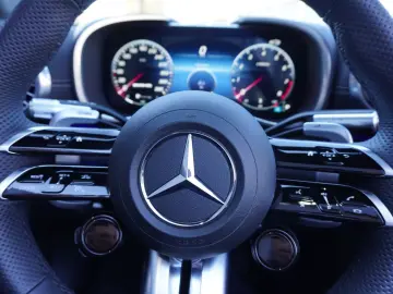 MERCEDES-BENZ SL AMG 63 4Matic nur 4000 KM