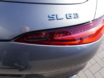 MERCEDES-BENZ SL AMG 63 4Matic nur 4000 KM