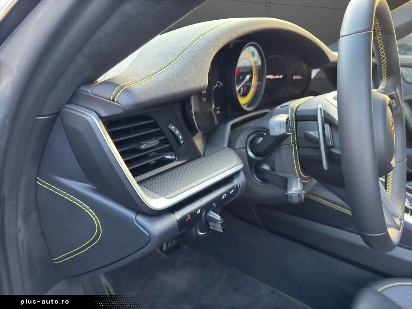 PORSCHE 911 992 Turbo S  Sport  Lift  Carbon  Leichtbau.