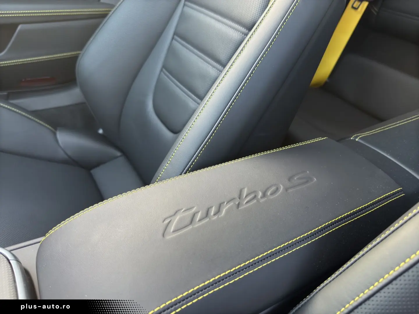 PORSCHE 911 992 Turbo S  Sport  Lift  Carbon  Leichtbau.