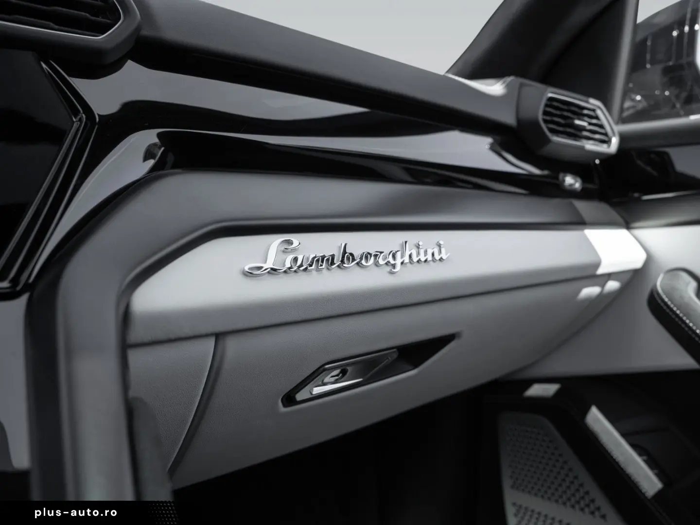 LAMBORGHINI Urus S   Panoramic Roof   Bicolor Interior