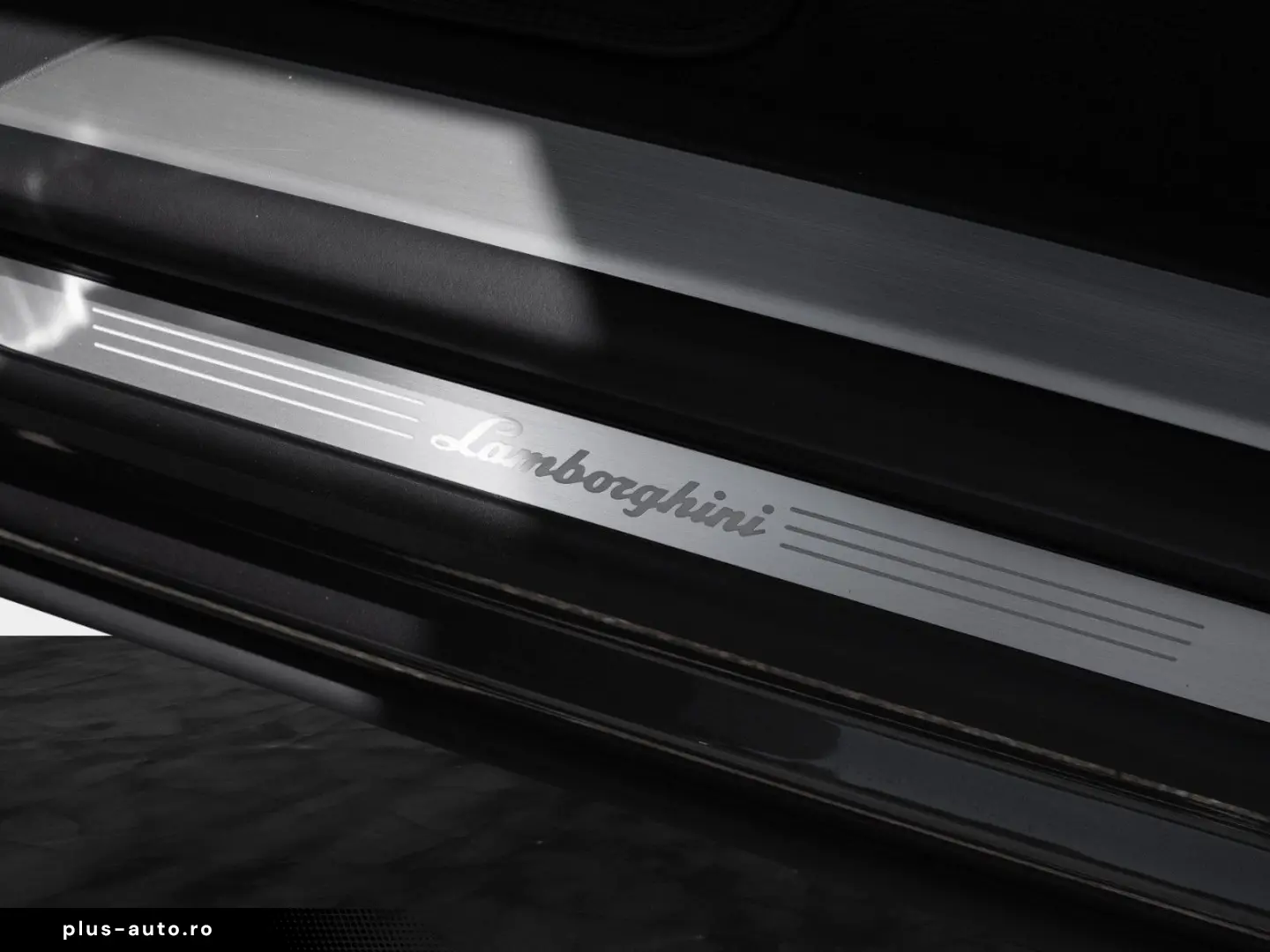 LAMBORGHINI Urus S   Panoramic Roof   Bicolor Interior