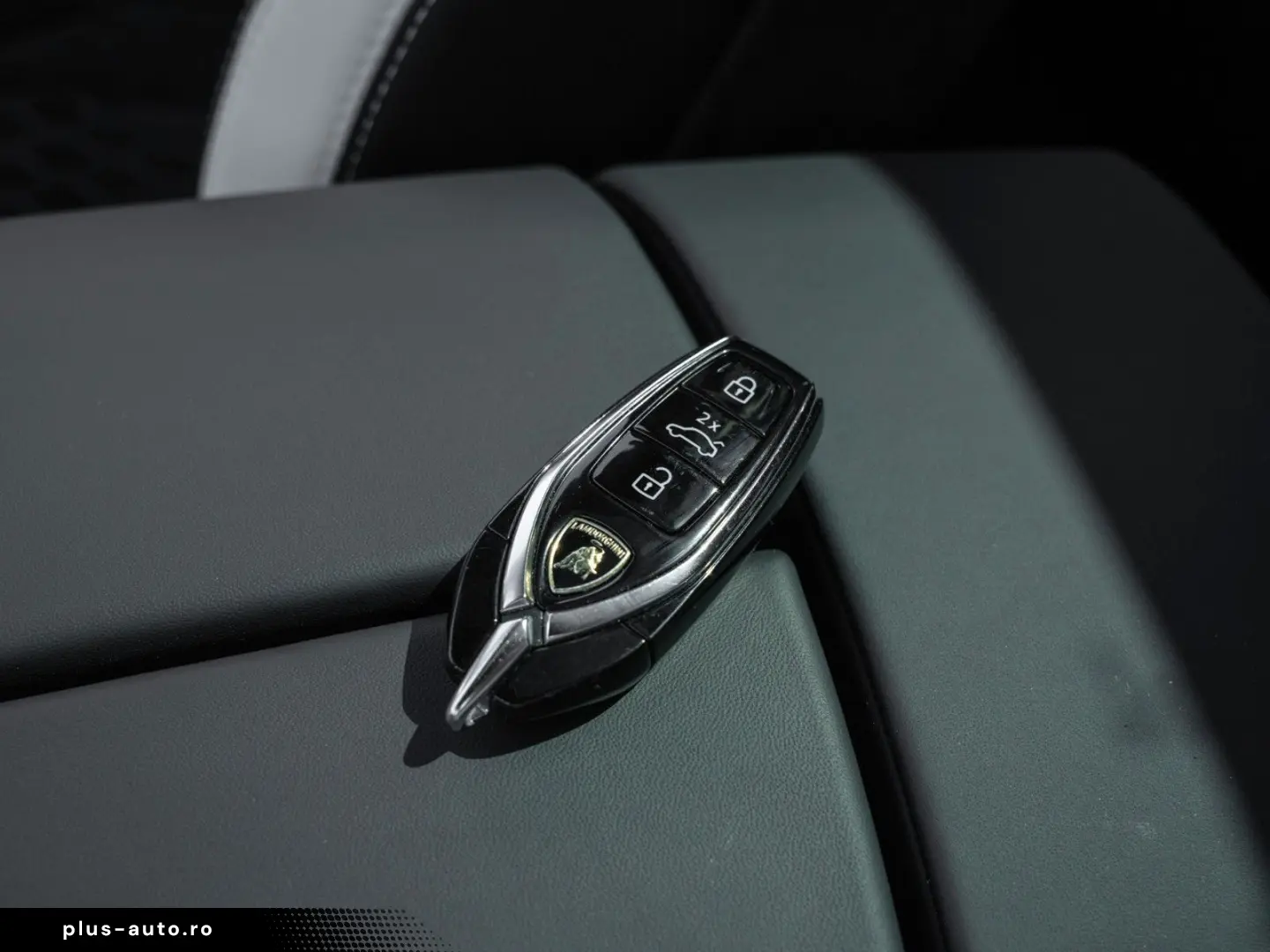 LAMBORGHINI Urus S   Panoramic Roof   Bicolor Interior