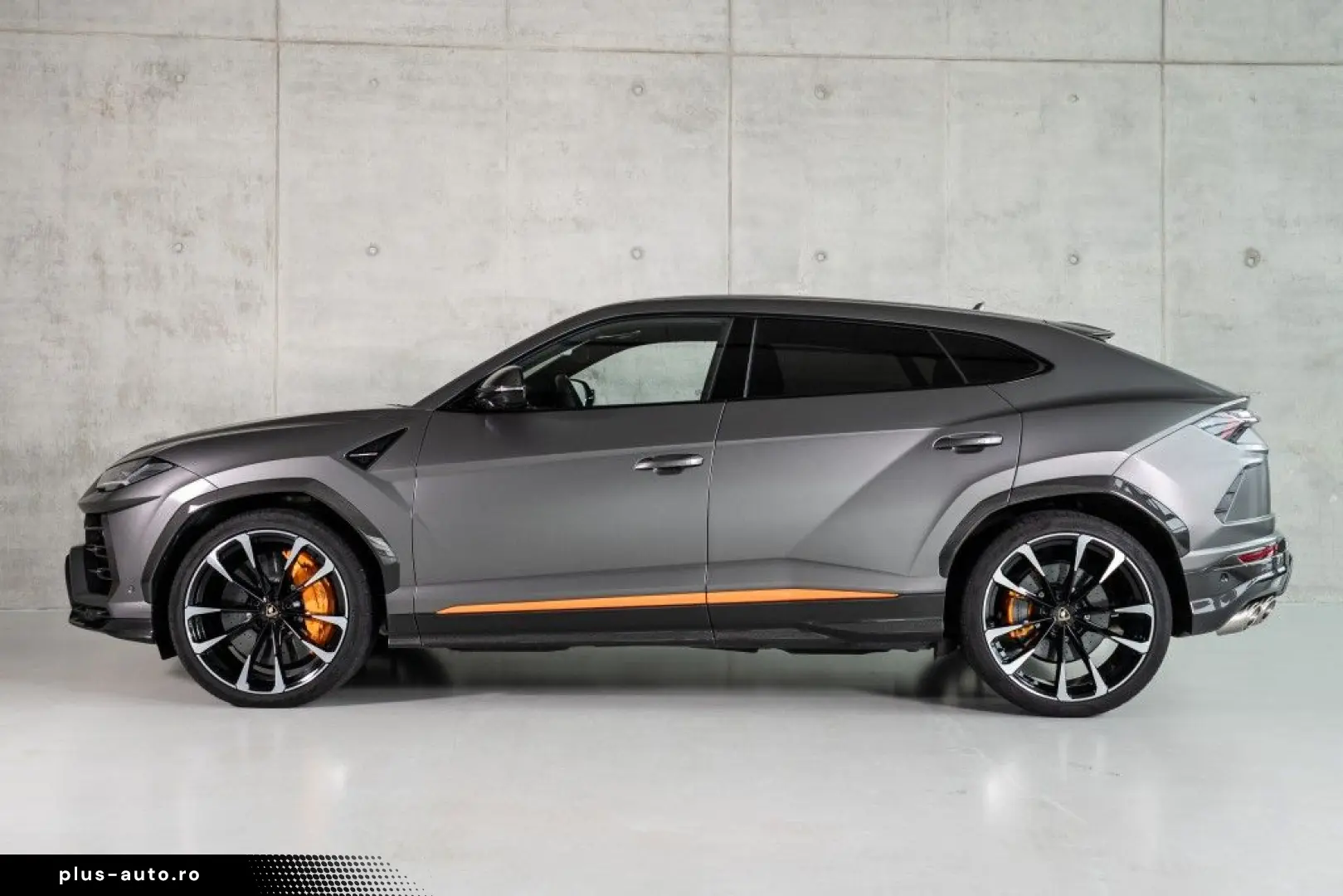 LAMBORGHINI Urus V8 Panorama Full Carbon Akrapovic