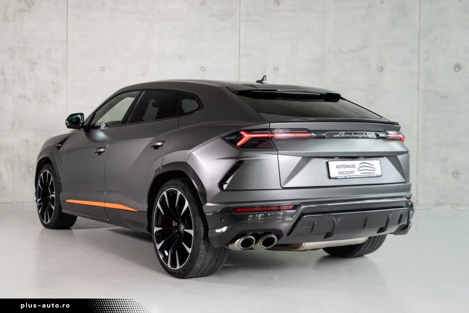 LAMBORGHINI Urus V8 Panorama Full Carbon Akrapovic