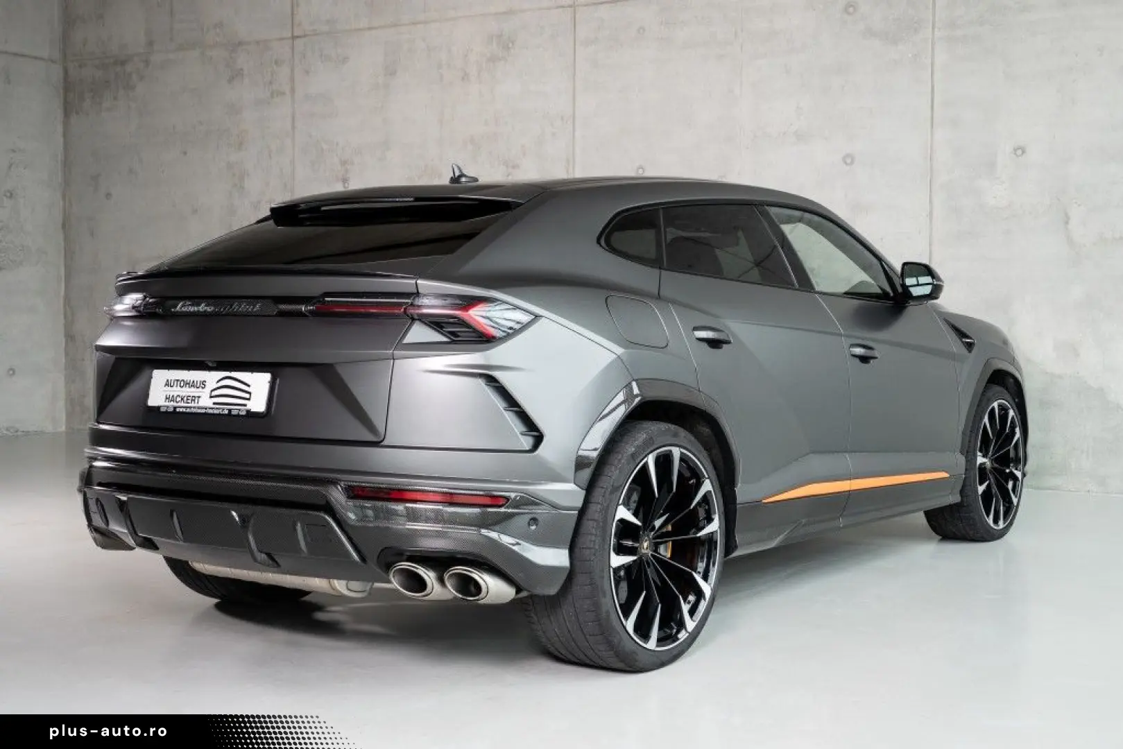 LAMBORGHINI Urus V8 Panorama Full Carbon Akrapovic
