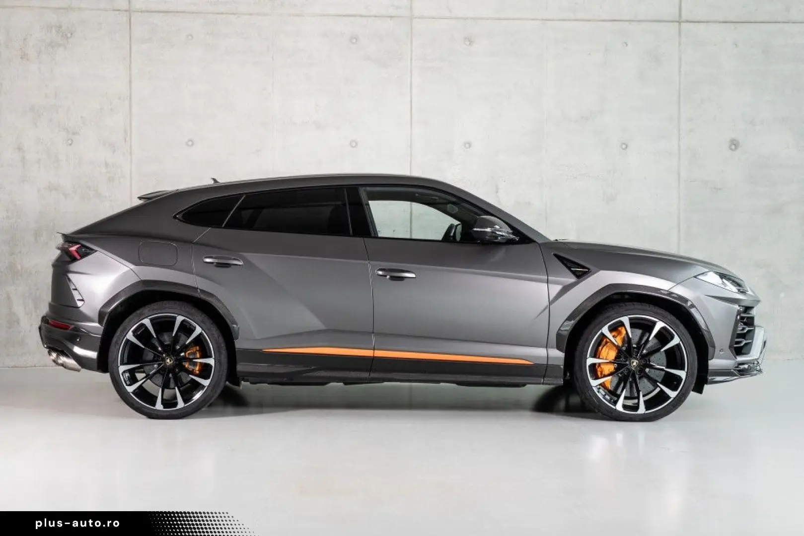 LAMBORGHINI Urus V8 Panorama Full Carbon Akrapovic