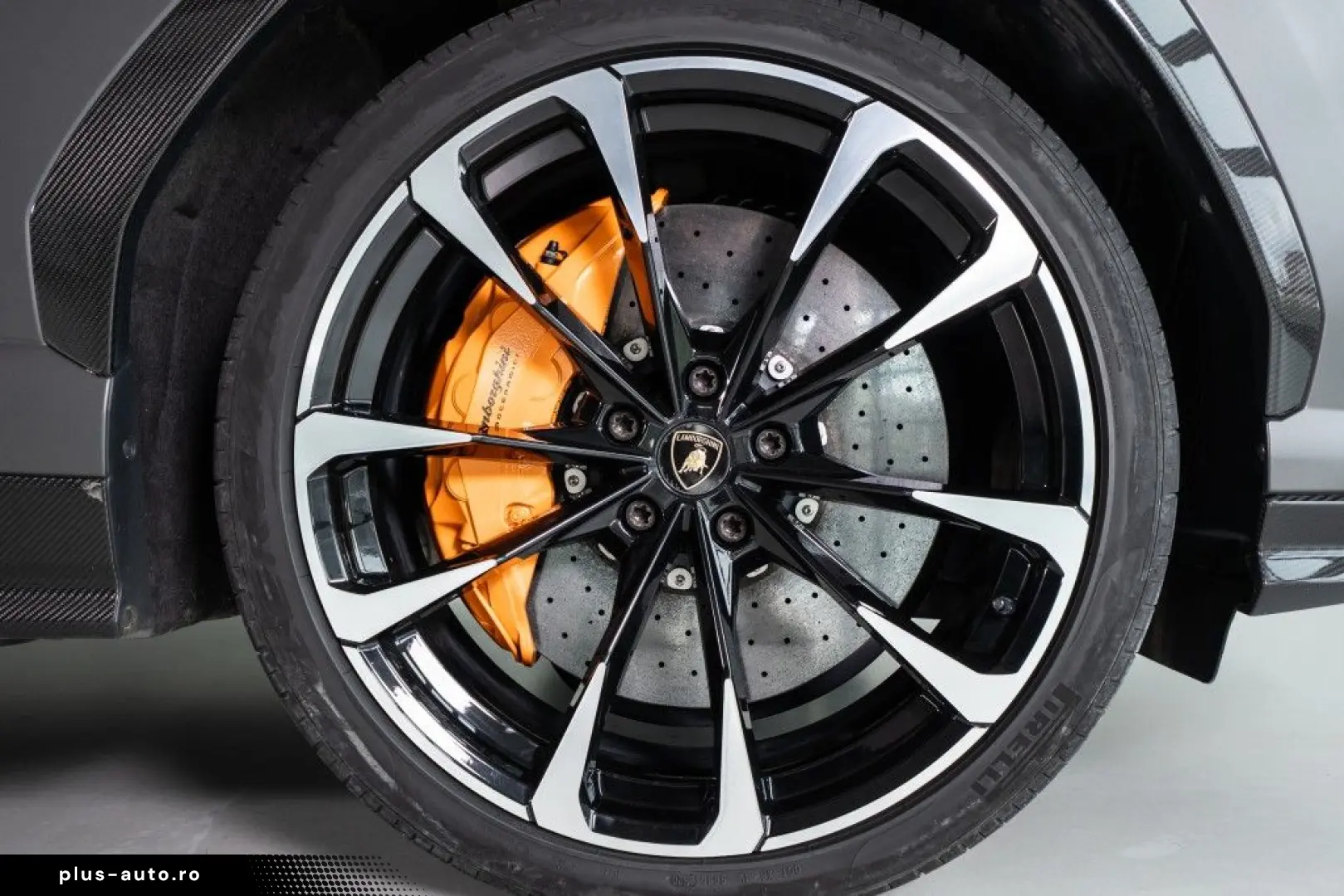 LAMBORGHINI Urus V8 Panorama Full Carbon Akrapovic