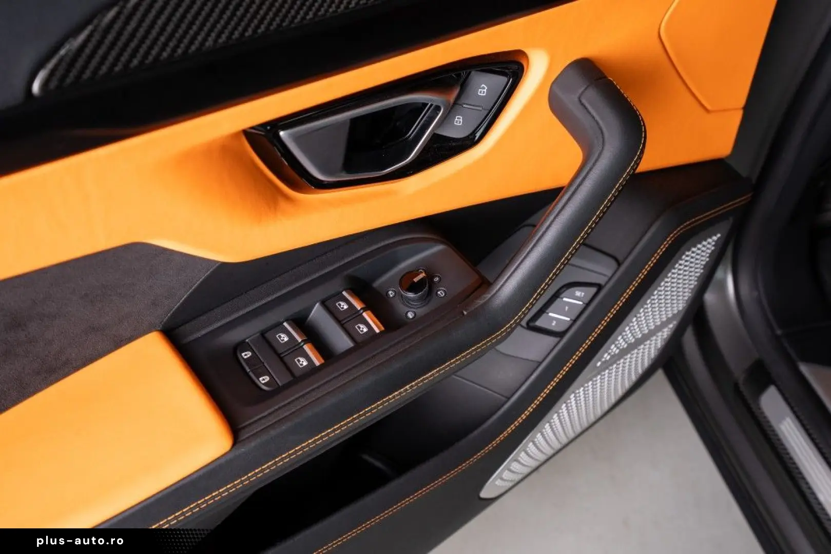 LAMBORGHINI Urus V8 Panorama Full Carbon Akrapovic