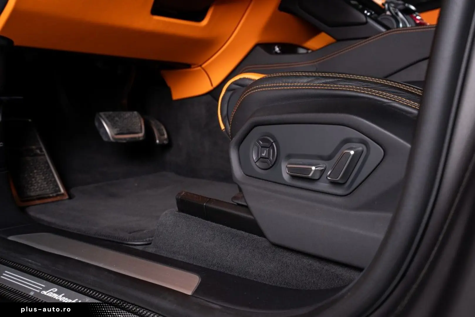 LAMBORGHINI Urus V8 Panorama Full Carbon Akrapovic