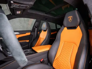 LAMBORGHINI Urus V8 Panorama Full Carbon Akrapovic