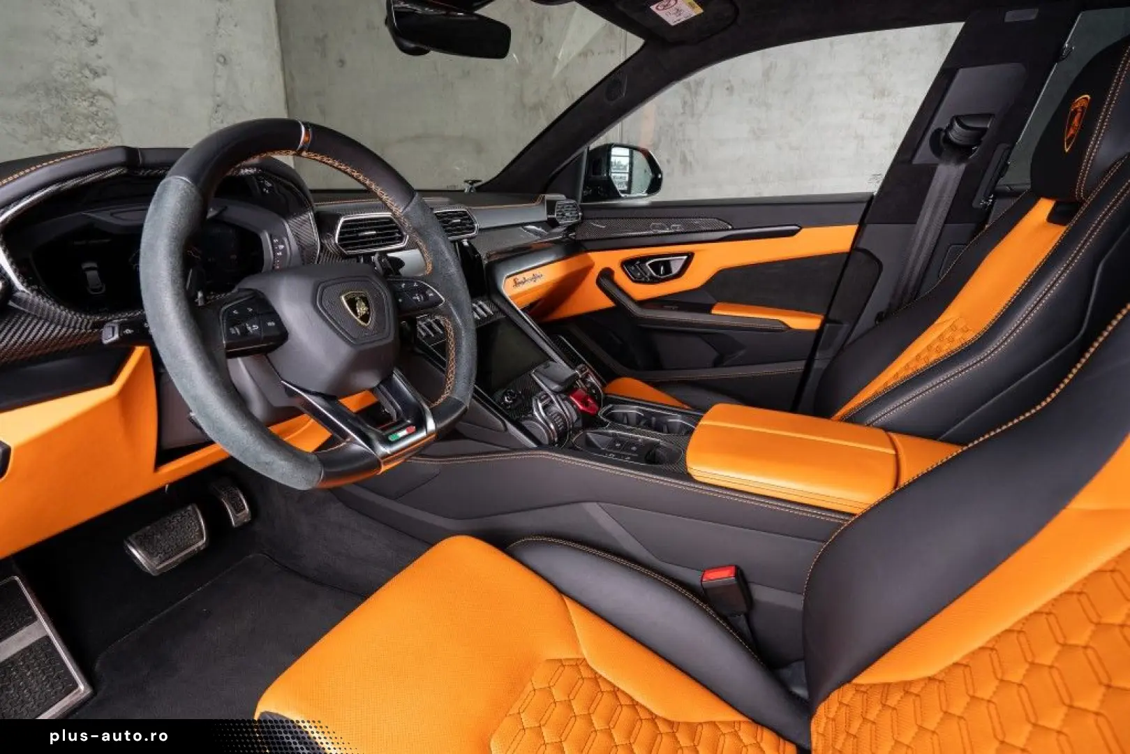 LAMBORGHINI Urus V8 Panorama Full Carbon Akrapovic