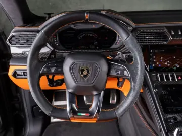 LAMBORGHINI Urus V8 Panorama Full Carbon Akrapovic