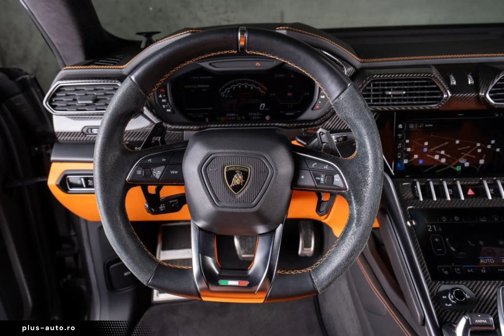 LAMBORGHINI Urus V8 Panorama Full Carbon Akrapovic