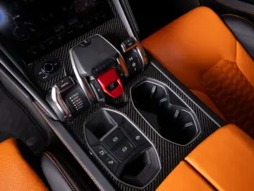 LAMBORGHINI Urus V8 Panorama Full Carbon Akrapovic