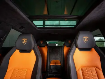 LAMBORGHINI Urus V8 Panorama Full Carbon Akrapovic