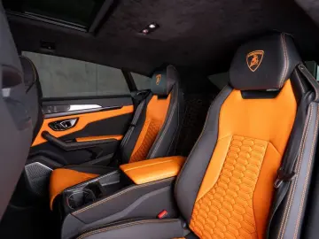 LAMBORGHINI Urus V8 Panorama Full Carbon Akrapovic
