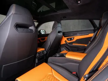 LAMBORGHINI Urus V8 Panorama Full Carbon Akrapovic