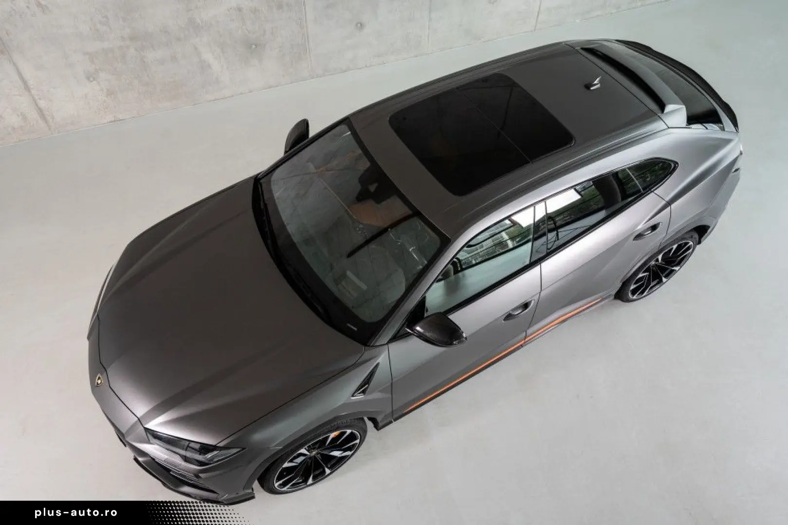LAMBORGHINI Urus V8 Panorama Full Carbon Akrapovic