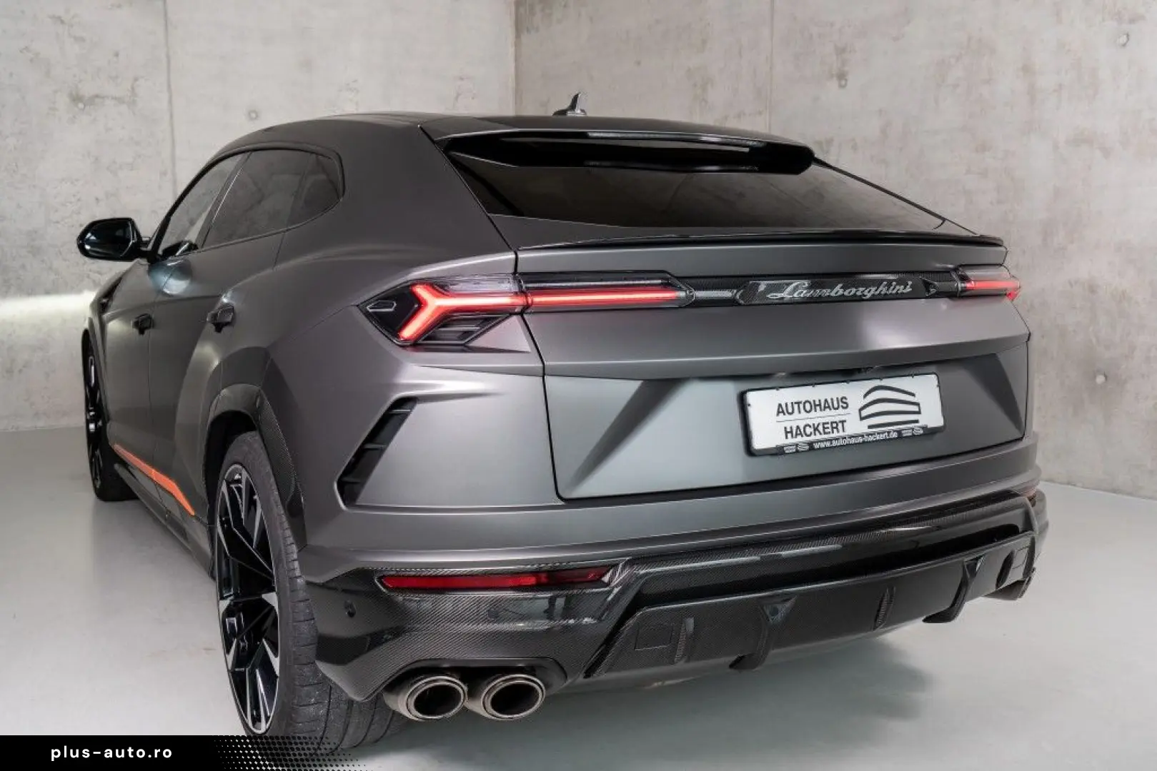 LAMBORGHINI Urus V8 Panorama Full Carbon Akrapovic
