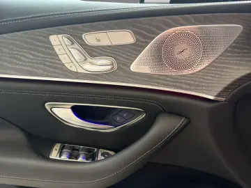 MERCEDES-BENZ CLS 300 d 4M