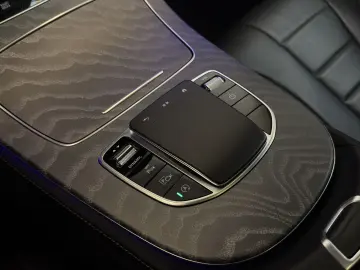 MERCEDES-BENZ CLS 300 d 4M