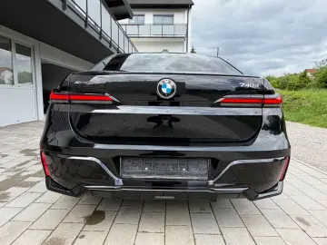 BMW 740d xDrive MSport Chaufer Fondenter Pano B&W