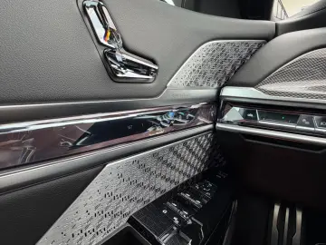BMW 740d xDrive MSport Chaufer Fondenter Pano B&W