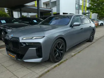 BMW 740d xDrive M Sport Pro Paket Fronze Grey 21