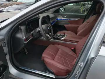 BMW 740d xDrive M Sport Pro Paket Fronze Grey 21