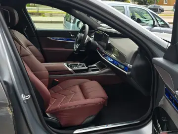 BMW 740d xDrive M Sport Pro Paket Fronze Grey 21