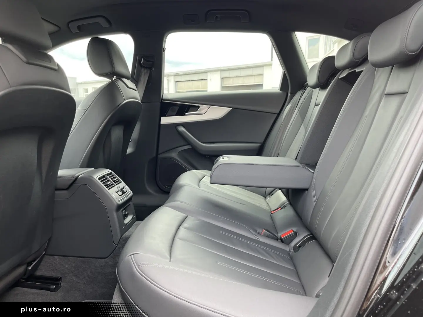 AUDI A4 Avant 40 2.0 TDI