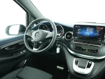 MERCEDES-BENZ EQV 300 L 360 ACC AUT Bel.Sitz DynLich…