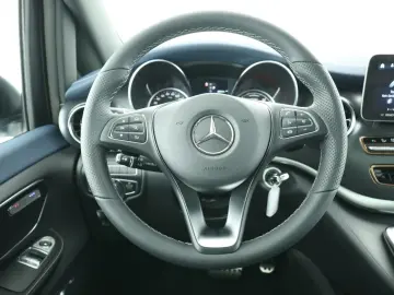 MERCEDES-BENZ EQV 300 L 360 ACC AUT Bel.Sitz DynLich…