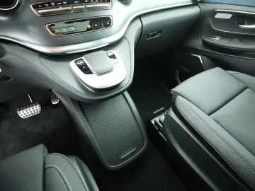 MERCEDES-BENZ EQV 300 L 360 ACC AUT Bel.Sitz DynLich…
