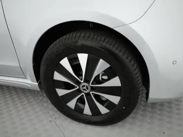 MERCEDES-BENZ EQV 300 L 360 ACC AUT Bel.Sitz DynLich…