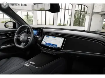 MERCEDES-BENZ E 220 d T AMG Night 360  Pano AHK Stan…