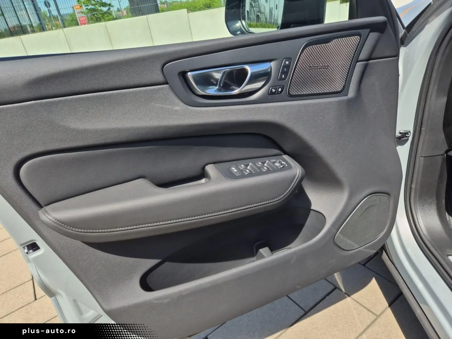 VOLVO XC60 T8 AWD Ultra Dark AHK PANO HUD H K 360  20