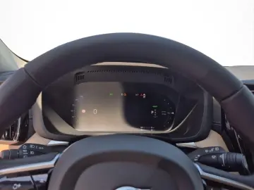 VOLVO XC60 T8 AWD Ultra Dark AHK PANO HUD H K 360  20