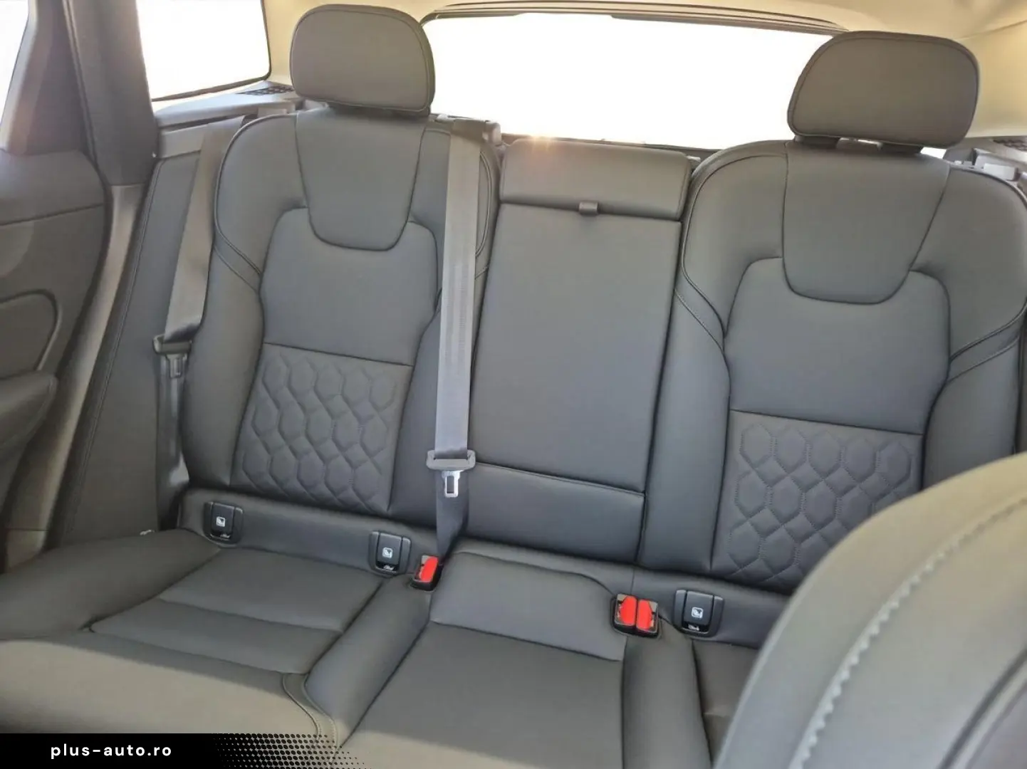 VOLVO XC60 T8 AWD Ultra Dark AHK PANO HUD H K 360  20