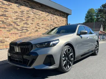 BMW 550e Touring MSport DAP Pano Leder AHK B&W ABA