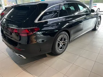 MERCEDES-BENZ E 300 de 4Matic AMG Line Premium Pano …