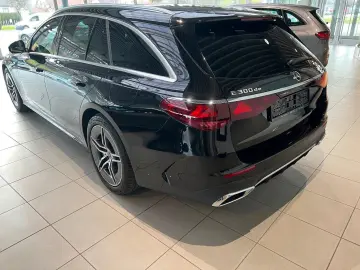 MERCEDES-BENZ E 300 de 4Matic AMG Line Premium Pano …