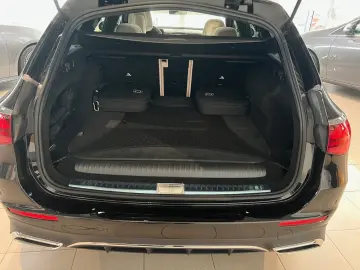 MERCEDES-BENZ E 300 de 4Matic AMG Line Premium Pano …