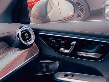 MERCEDES-BENZ GLC300de AMG Hinterachslenkung Airmati…