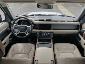 LAND ROVER Defender 90HSE AWD P400 AHK 360 PANO BOX&Leiter