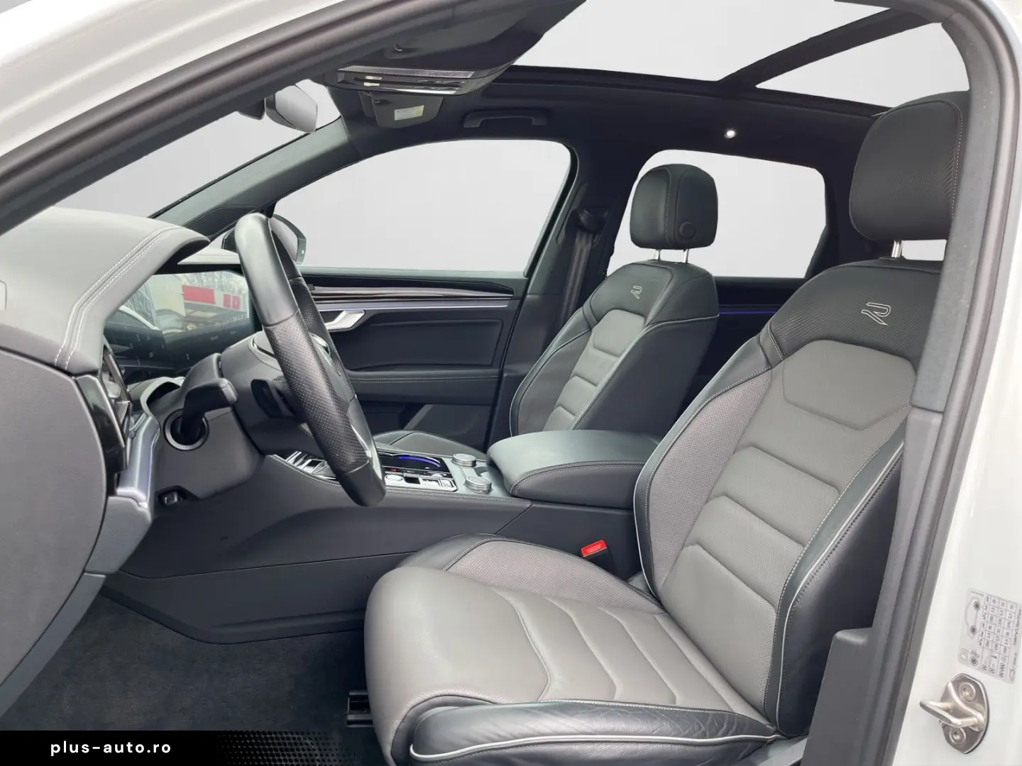 VW Touareg 3.0 TDI V6  R-Line  DSG 4Mot Panoramad.