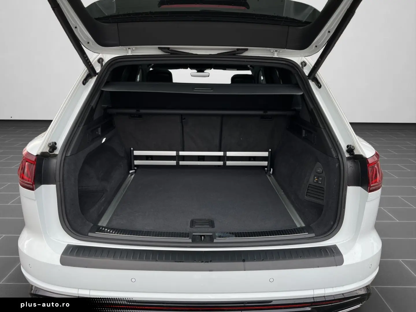 VW Touareg 3.0 TDI V6  R-Line  DSG 4Mot Panoramad.
