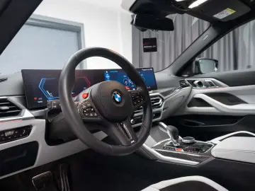 BMW M4 COMPETITION